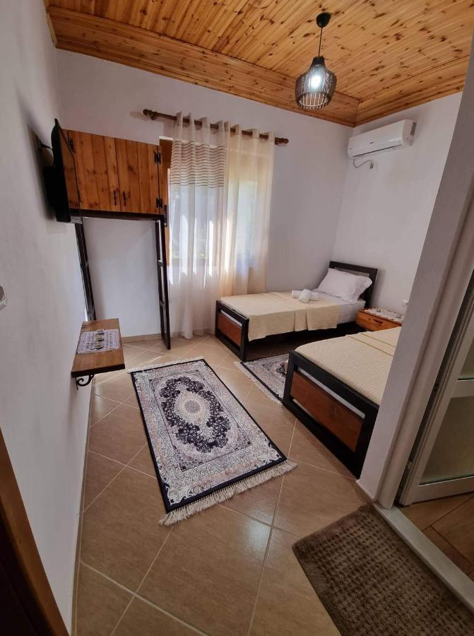 B Vishe Guest House Гирокастра Экстерьер фото