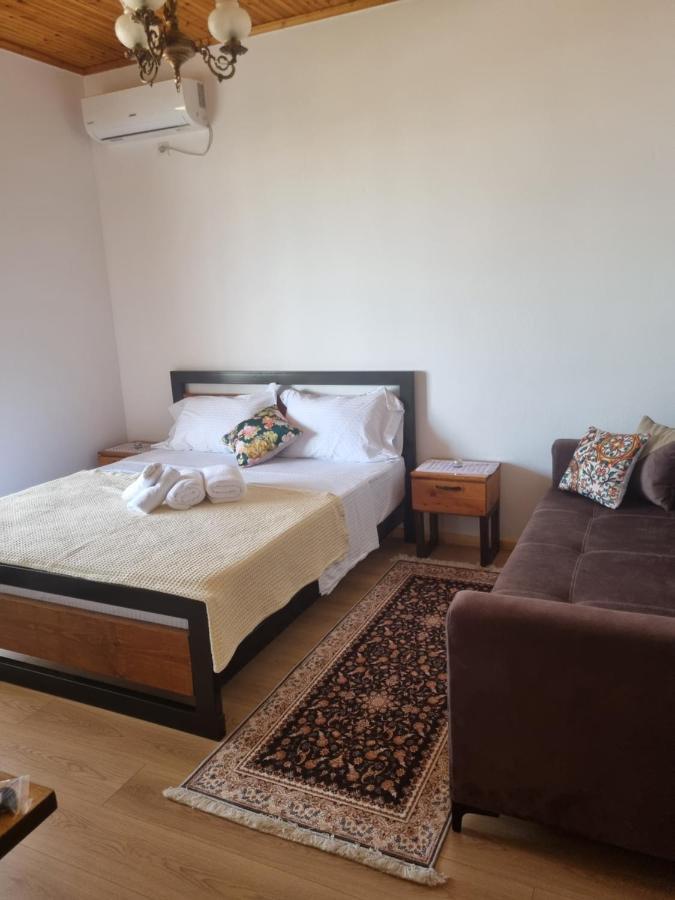 B Vishe Guest House Гирокастра Экстерьер фото